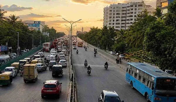 Hennur to Kalyan Nagar Distance